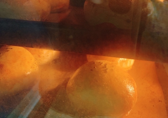 パン 焼き 色 パンの表面がきれいに焼けない原因は ムラになる 色がつかない 艶がないなどのお悩みについてお話しします 天然酵母パン教室 ぱん 蔵 東京 山梨